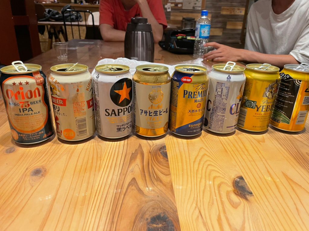 8種類のビールがずらりと並ぶ
